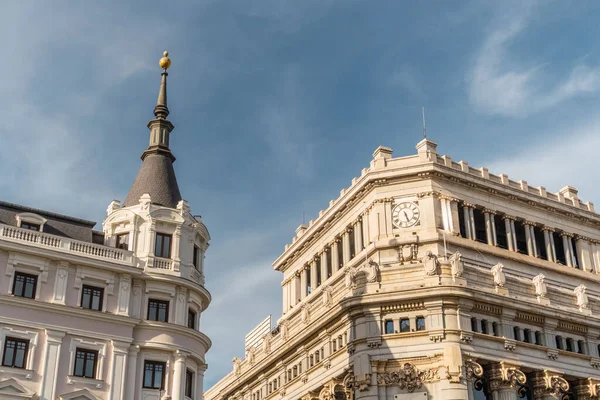 Vista Parte Superior Del Edificio Europeo Con Reloj Madrid España — Foto de Stock