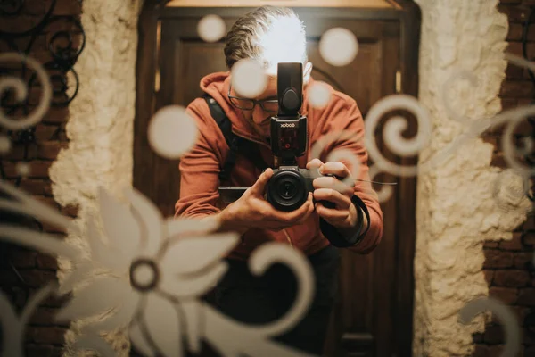 Photographer Taking Picture Himself Mirror Flower Patterns Vintage Room Old — Stock Photo, Image