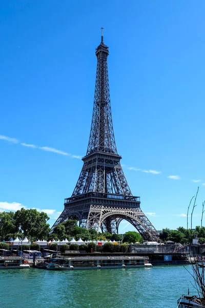 Eine Vertikale Aufnahme Des Eiffelturms Vom Trocadero Garten Aus Gesehen — Stockfoto