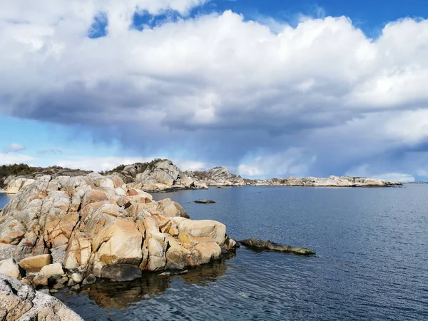 Великолепный Снимок Залива Ранвика Норвегии Солнечный День Качающимися Горлышками Пушистыми — стоковое фото