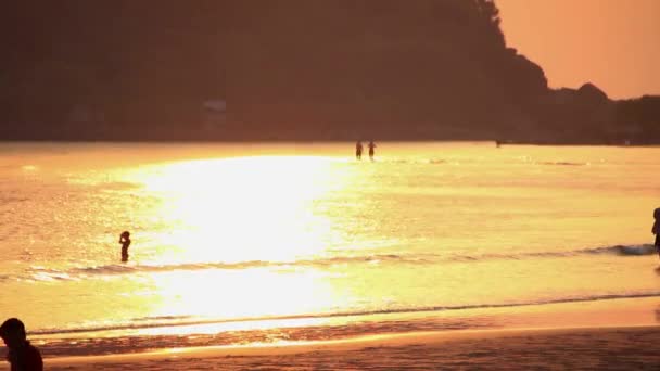 Belo Pôr Sol Praia Com Reflexão — Vídeo de Stock