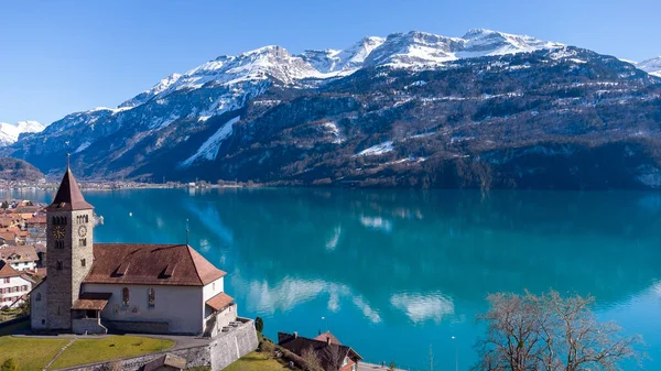 Paisaje Lago Rodeado Colinas Rocosas Edificios Brienz Suiza —  Fotos de Stock