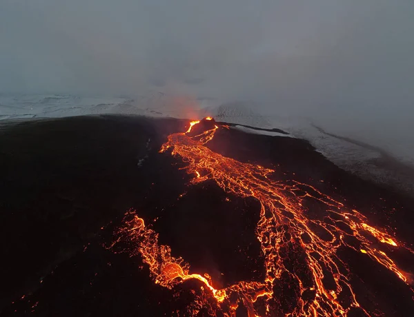 Una Vista Nocturna Del Volcán Fagradalsfjall Islandia —  Fotos de Stock