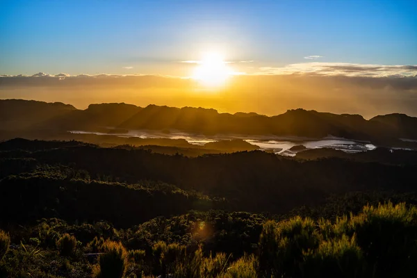 Horas Ouro Por Sol Acima Das Colinas Nova Zelândia — Fotografia de Stock