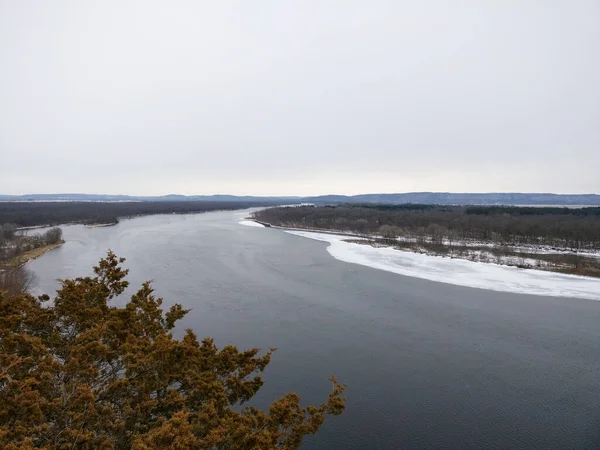 Floden Wisconsin Bland Träden Den Vita Himlen — Stockfoto