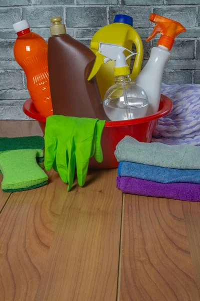 Mujer Usando Productos Limpieza Casa — Foto de Stock