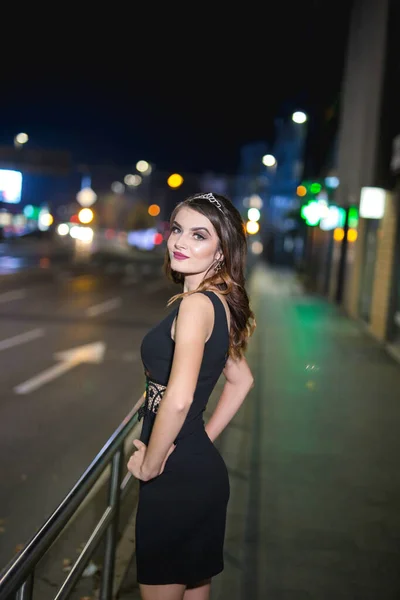 Attractive Elegant Caucasian Woman Wearing Beautiful Black Dress Posing Street — Stock Photo, Image