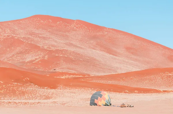 Sossusvlei Namibia 2021 Globo Aerostático Preparándose Para Vuelo Matutino Cerca —  Fotos de Stock