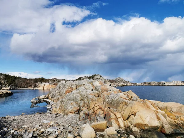 Sebuah Pantai Penuh Dengan Batu Tajam Besar Teluk Ranvika Norwegia — Stok Foto