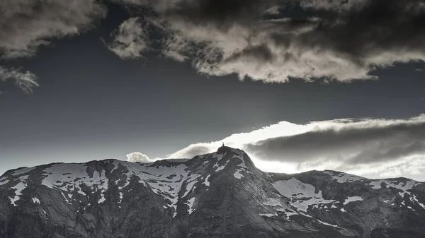 Uno Scatto Scala Grigi Colline Innevate Panoramiche Vossevangen Voss Norvegia — Foto Stock