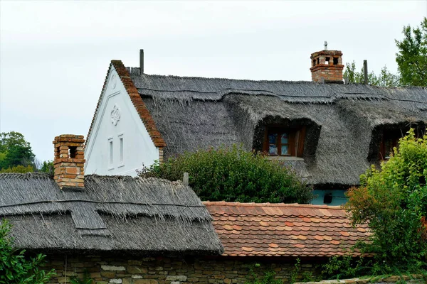 Traditionelles Reetdachhaus Einem Dorfanger Auf Der Halbinsel Tihany Plattensee Ungarn — Stockfoto