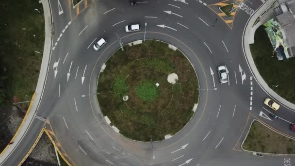 Oklu Bir Şehir Kavşağının Havadan Çekilmiş Görüntüsü — Stok video