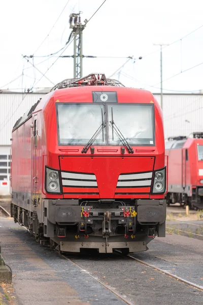 Colpo Verticale Una Moderna Locomotiva Elettrica Durante Giorno — Foto Stock