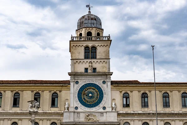 Une Belle Tour Horloge Sous Ciel Nuageux Piazza Dei Signori — Photo