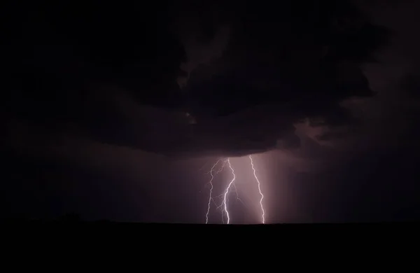闪电雷暴的美丽镜头 — 图库照片