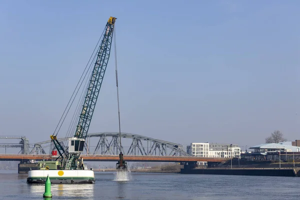 Zutphen Nederland Mrt 2021 Grote Kraan Drijvend Baggerschip Aan Ijsselkade — Stockfoto