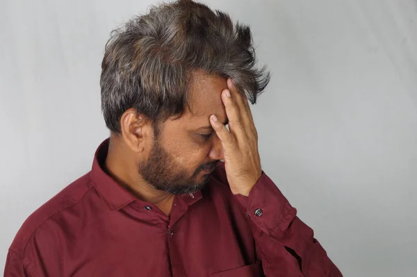 Indický Muž Obává Bílých Vlasů Vypadávání Vlasů Problém Mladém Věku — Stock fotografie