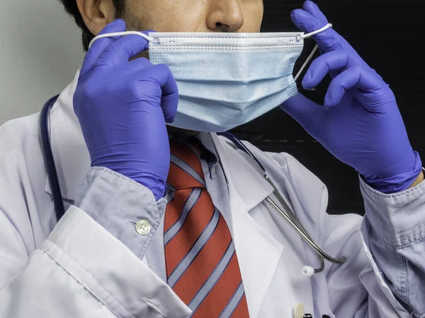 Unrecognizable Male Doctor Putting Protective Mask Healthcare Concept — Fotografia de Stock