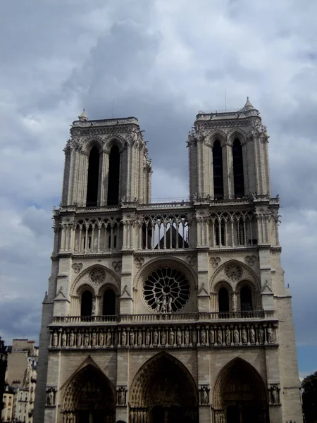 Beautiful Front View Notre Dame Catholic Cathedral Cloudy Sky Paris — Stock Photo, Image