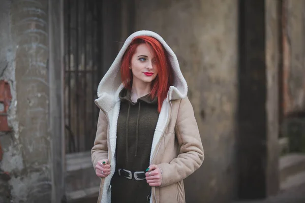 Young Caucasian Female Wearing Green Dress Jacket Posing Outdoors — Stock Photo, Image