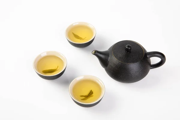 Zbliżenie Świeżej Zielonej Herbaty Serwowane Przy Użyciu Japońskiego Zestawu Herbaty — Zdjęcie stockowe