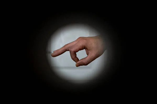 Eine Hand Mit Zeichen Auf Schwarzem Hintergrund — Stockfoto
