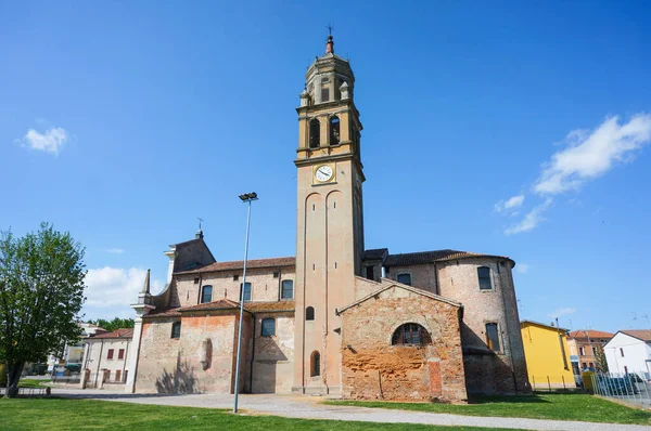 Carbonara Italië Apr 2016 Hoge Kerk Gebouw Met Toren Klok — Stockfoto