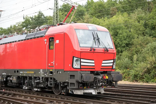 Una Moderna Locomotiva Elettrica Sulla Linea Durante Giorno — Foto Stock