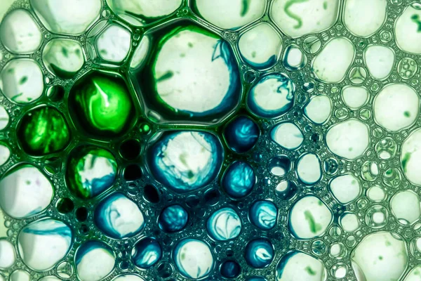Een Macro Shot Van Zeepbellen Blauwe Groene Kleuren — Stockfoto