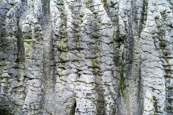 Primer Plano Vieja Textura Roca Grunge Con Musgo Pequeño — Foto de Stock