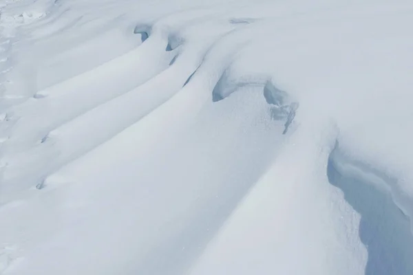 Suelo Completamente Cubierto Nieve Blanca Desigual Después Ventisca — Foto de Stock