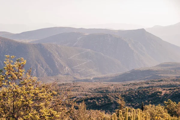 안개낀 그리스 의아라 호바의 아름다운 산들의 — 스톡 사진