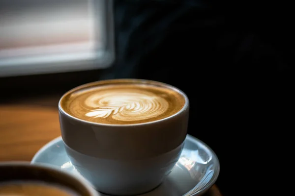 Une Mise Point Sélective Une Tasse Cappuccino Chaud — Photo