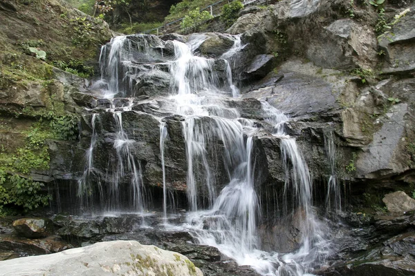 Tiro Perto Uma Cachoeira Floresta — Fotografia de Stock