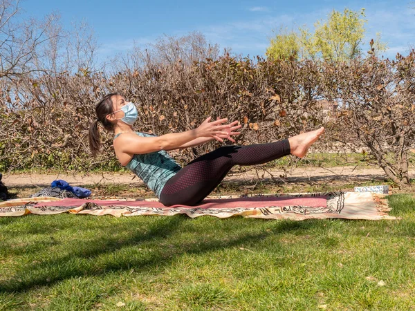 Spanish Brunette Female Practicing Yoga Park Sunny Day — стоковое фото