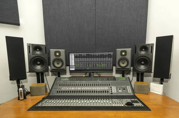 Soundboard Wooden Table Monitor Soundbox — Stock Photo, Image