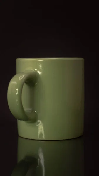 Vertical Close Green Mug Black Background — Stock Photo, Image