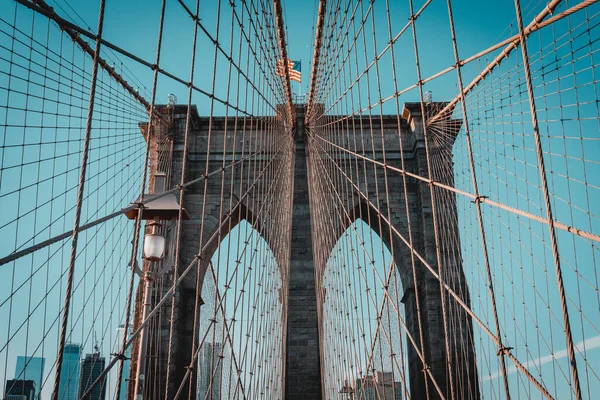 Бруклинский Мост Солнечным Светом Голубое Небо Нью Йорке Сша — стоковое фото