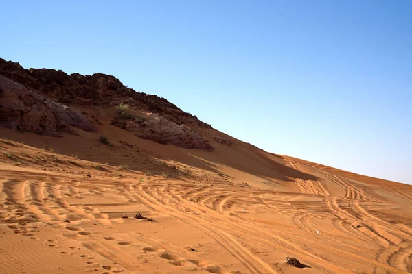 Een Prachtig Uitzicht Roze Rots Woestijn Onder Een Heldere Hemel — Stockfoto