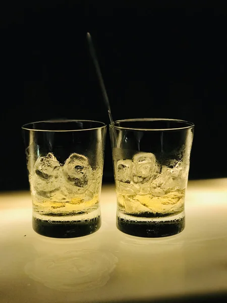 Vertical Shot Two Glass Cups Whisky Ice Table — Stock Photo, Image