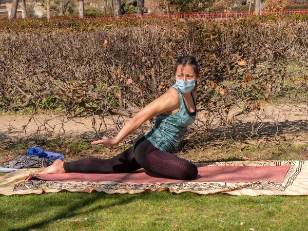 Spanish Brunette Female Practicing Yoga Park Sunny Day — стоковое фото