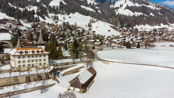 Una Vista Aerea Mozzafiato Sul Villaggio Innevato Rougemont Svizzera — Foto Stock