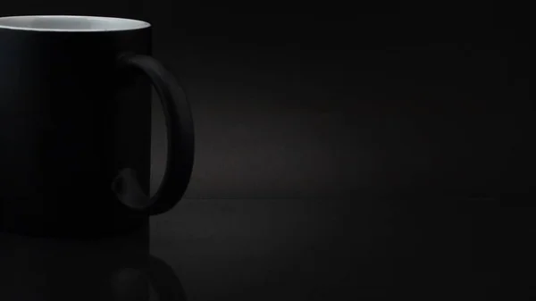 Lovitură Laterală Aproape Cană Ceramică Neagră Izolată — Fotografie, imagine de stoc