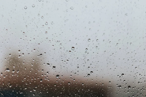 Zbliżenie Ujęcia Kropel Deszczu Powierzchni Lustra — Zdjęcie stockowe