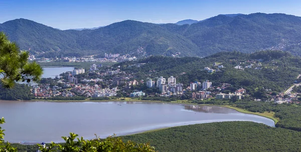 Paisaje Una Bahía Del Norte Ciudad Florianopolis Con Edificios Montañas — Foto de Stock