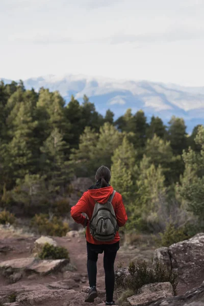 Vertical Shot Woman Backpack Hiking Mountains Looking Trees Hills — Stock Photo, Image