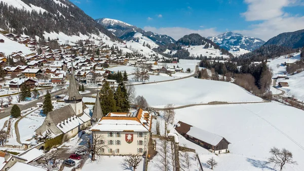Una Vista Aérea Impresionante Del Pueblo Nevado Rougemont Suiza —  Fotos de Stock