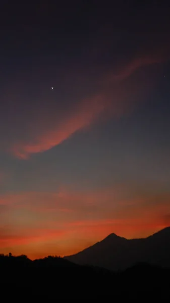 Uma Foto Vertical Pôr Sol Cênico Pico Oriental Caracas Venezuela — Fotografia de Stock