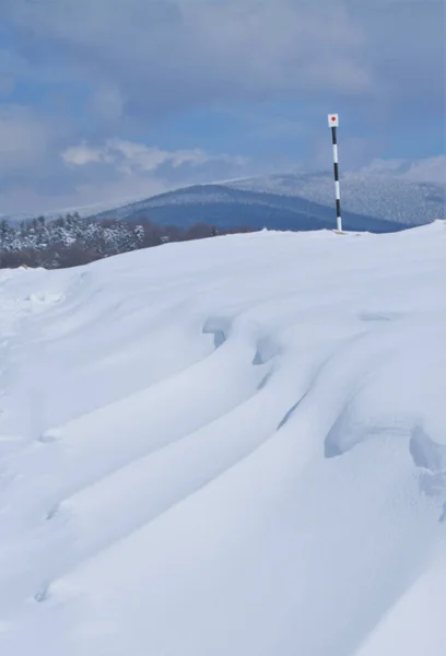Vertikal Bild Snöig Turistväg Efter Snöstormen — Stockfoto