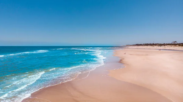 Uma Bela Vista Céu Azul Claro Sobre Oceano Areia Canelones — Fotografia de Stock